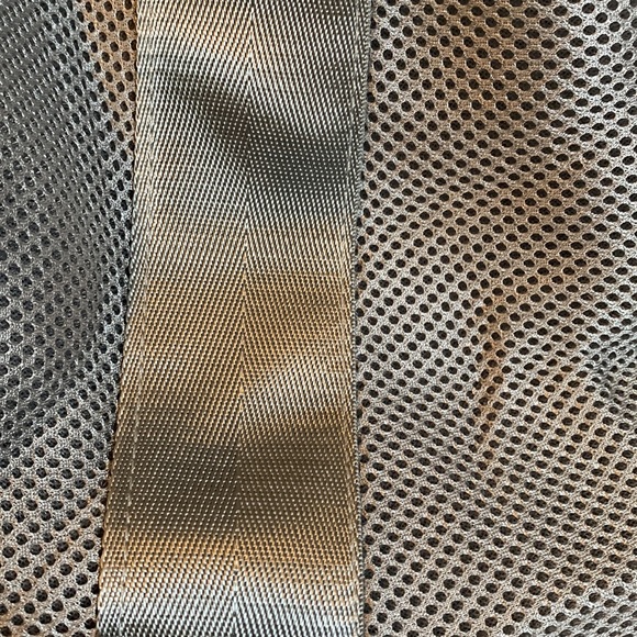 Grey duffle bag with mesh overlay 🔸 - Picture 5 of 5